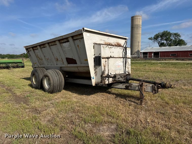 image for item MX9161 Kuhn 8132 ProTwin Slinger manure spreader