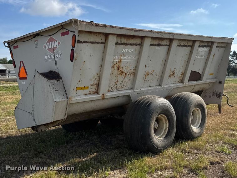 image for item MX9161 Kuhn 8132 ProTwin Slinger manure spreader