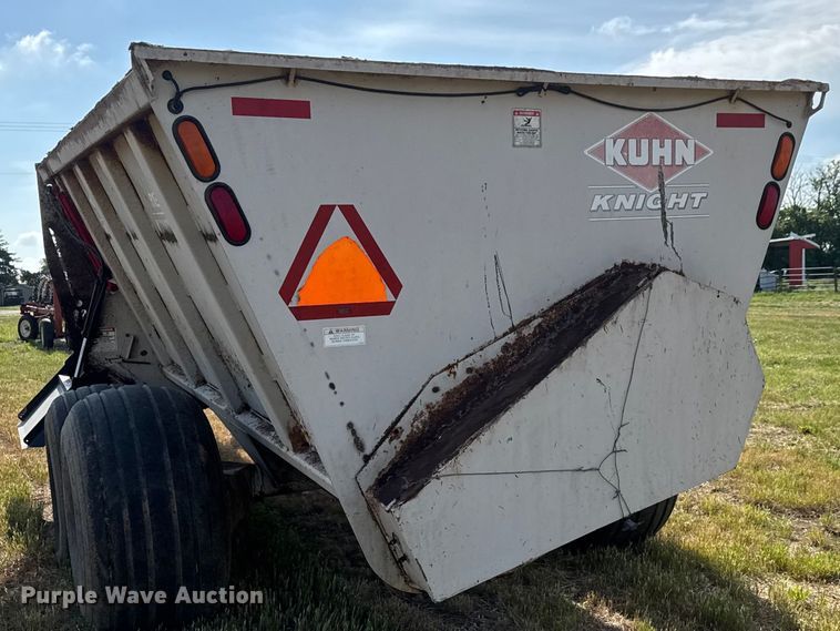 image for item MX9161 Kuhn 8132 ProTwin Slinger manure spreader
