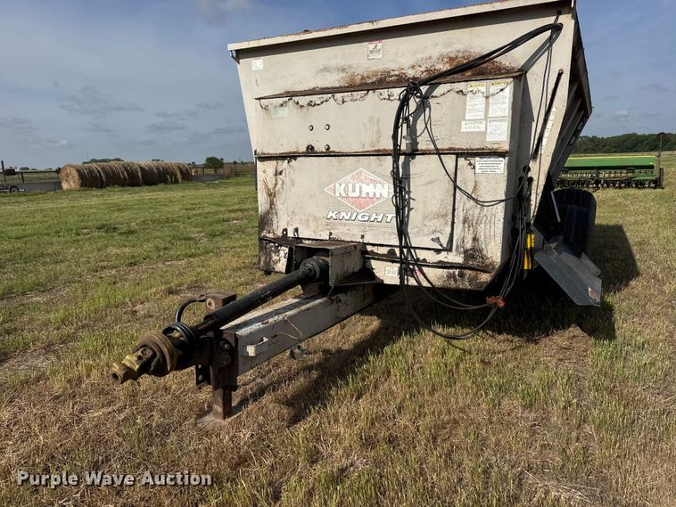 image for item MX9161 Kuhn 8132 ProTwin Slinger manure spreader