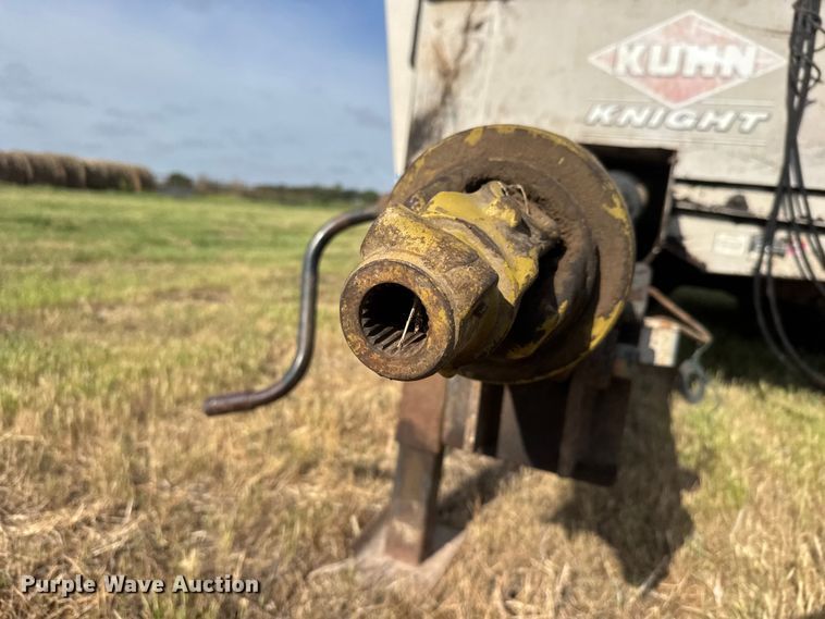 image for item MX9161 Kuhn 8132 ProTwin Slinger manure spreader