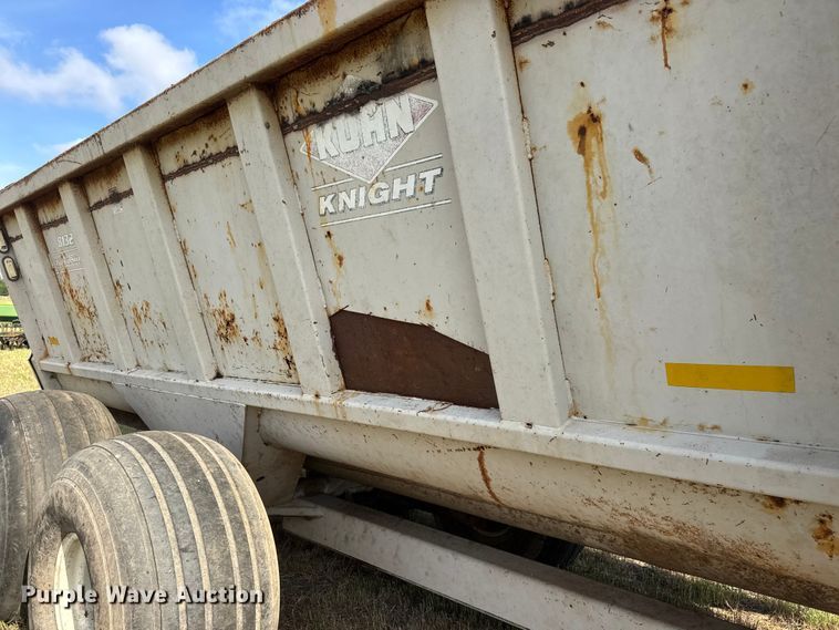 image for item MX9161 Kuhn 8132 ProTwin Slinger manure spreader