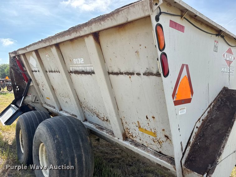 image for item MX9161 Kuhn 8132 ProTwin Slinger manure spreader