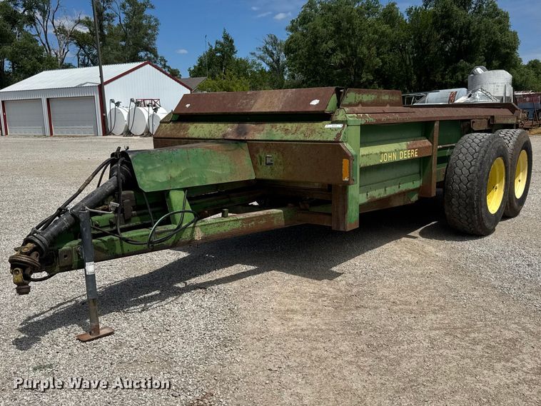 image for item MX9239 John Deere 780 Manure spreader