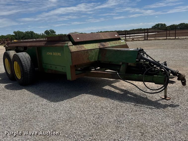 image for item MX9239 John Deere 780 Manure spreader