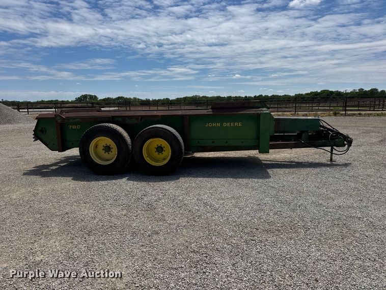 image for item MX9239 John Deere 780 Manure spreader