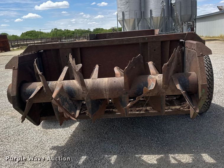 image for item MX9239 John Deere 780 Manure spreader
