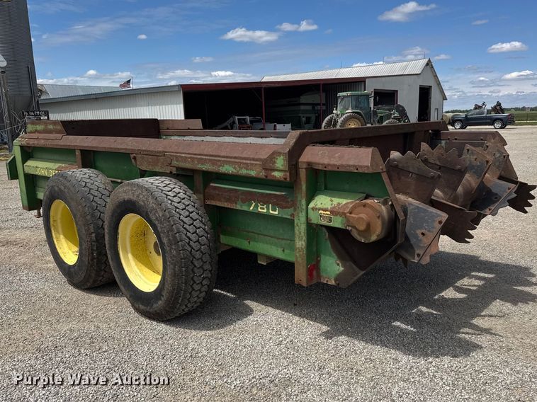 image for item MX9239 John Deere 780 Manure spreader