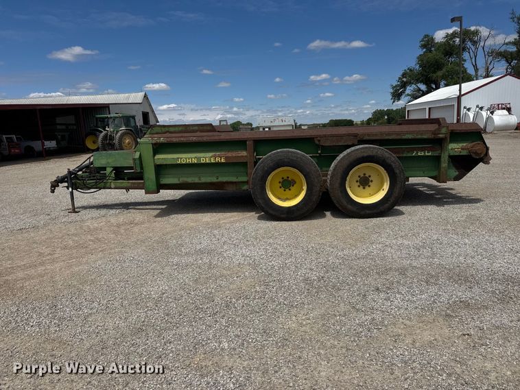 image for item MX9239 John Deere 780 Manure spreader