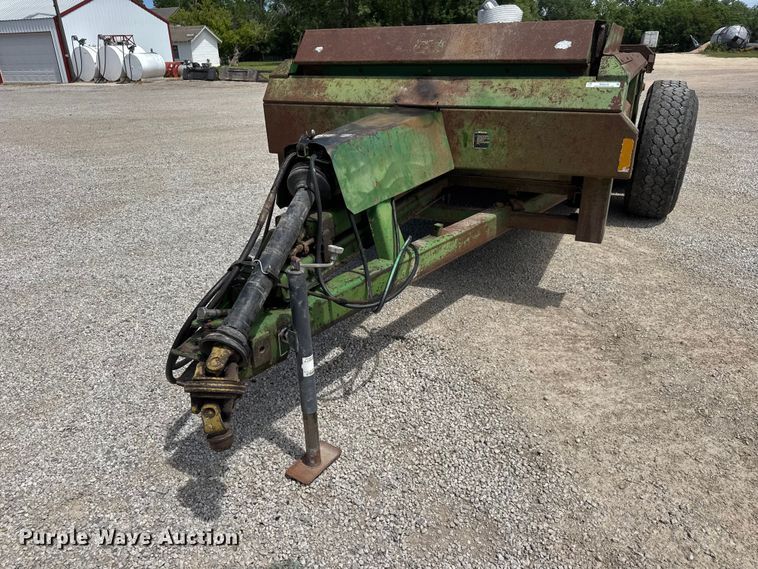 image for item MX9239 John Deere 780 Manure spreader