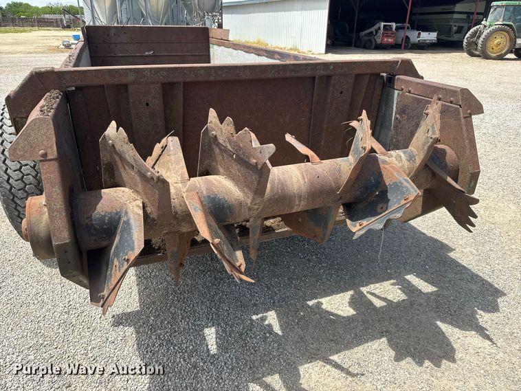 image for item MX9239 John Deere 780 Manure spreader
