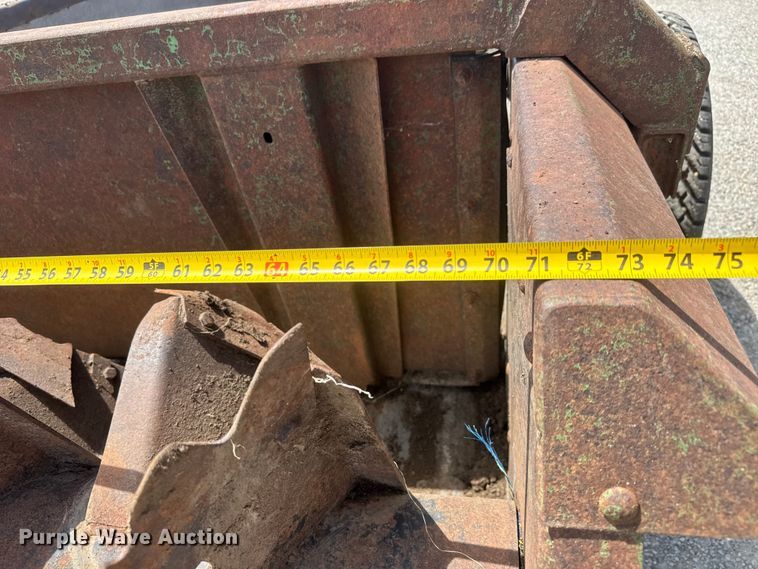 image for item MX9239 John Deere 780 Manure spreader