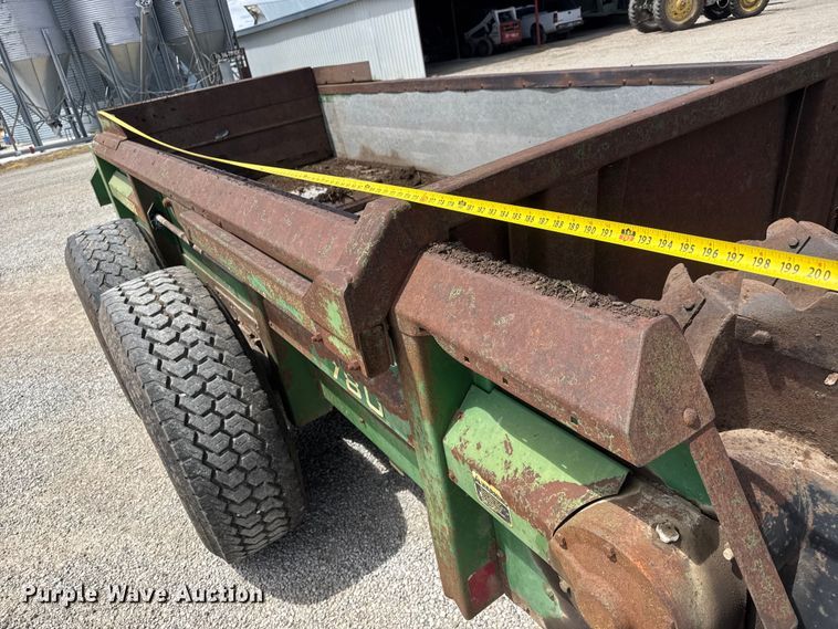 image for item MX9239 John Deere 780 Manure spreader