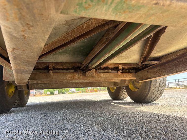 image for item MX9239 John Deere 780 Manure spreader