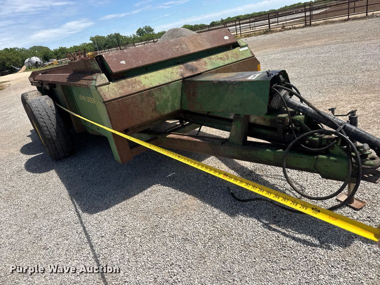 image for item MX9239 John Deere 780 Manure spreader
