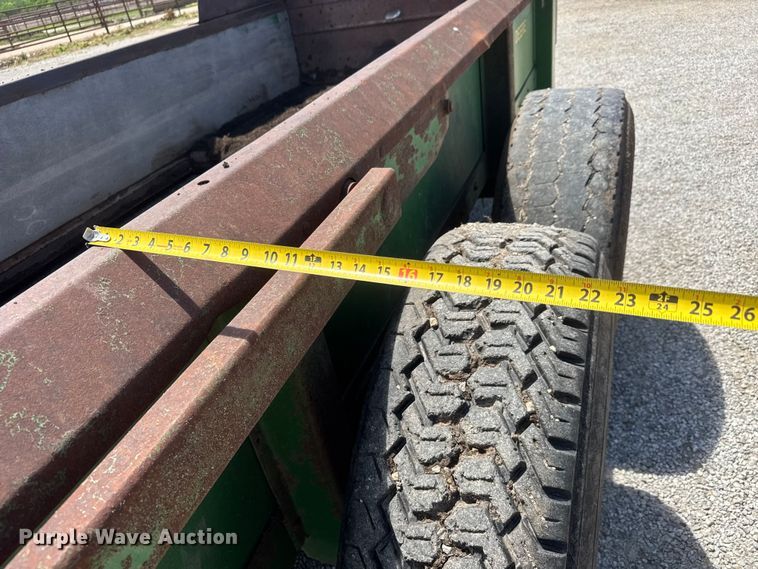 image for item MX9239 John Deere 780 Manure spreader