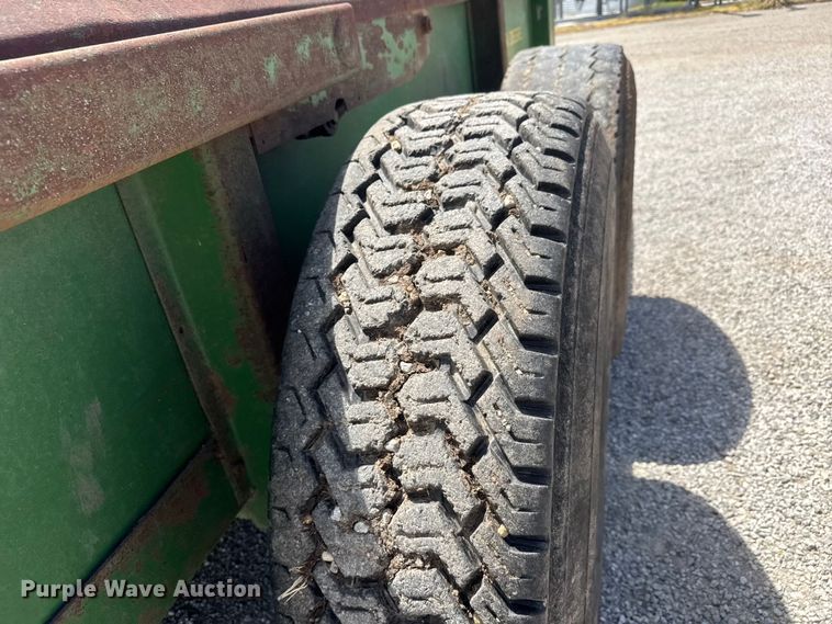 image for item MX9239 John Deere 780 Manure spreader