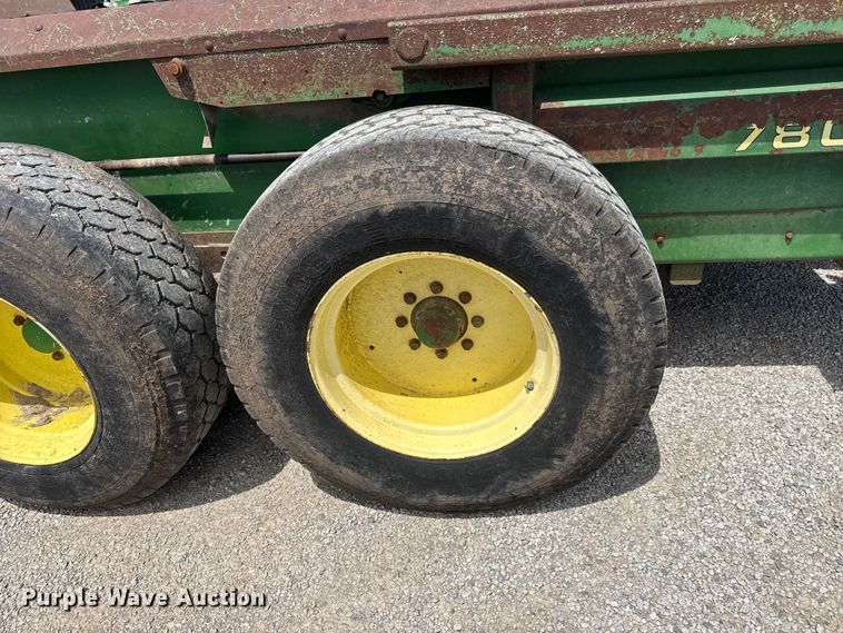 image for item MX9239 John Deere 780 Manure spreader