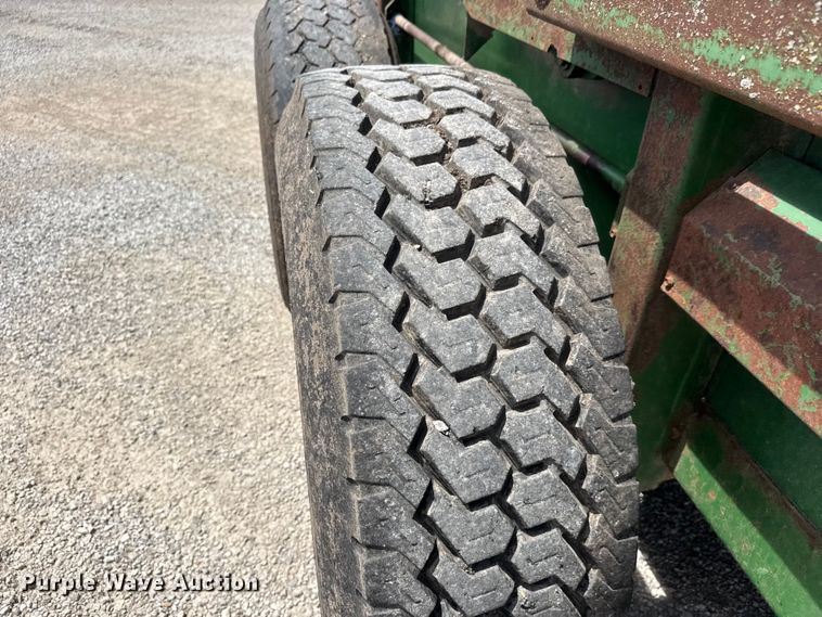 image for item MX9239 John Deere 780 Manure spreader