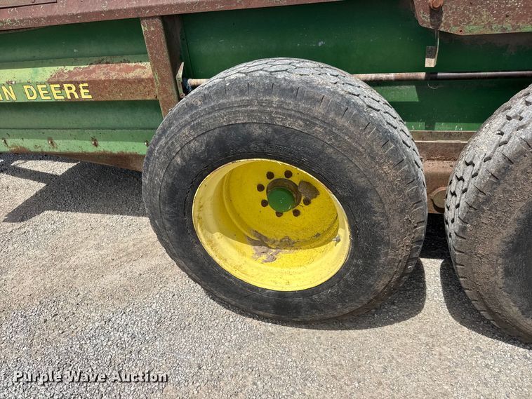image for item MX9239 John Deere 780 Manure spreader