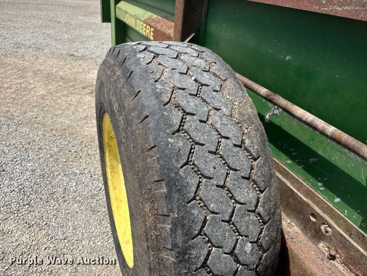 image for item MX9239 John Deere 780 Manure spreader