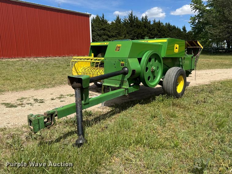 image for item MX9241 John Deere 336 small square baler