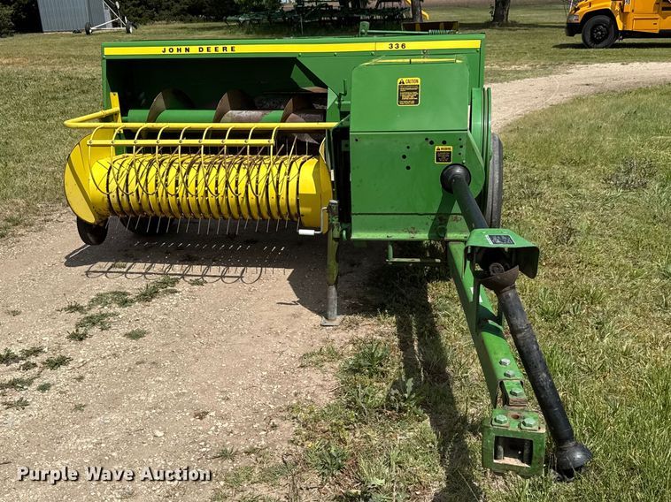 image for item MX9241 John Deere 336 small square baler