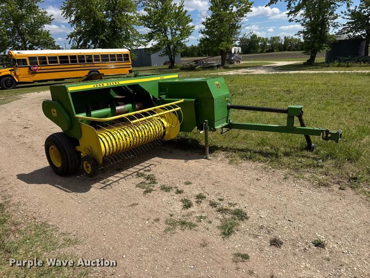 image for item MX9241 John Deere 336 small square baler