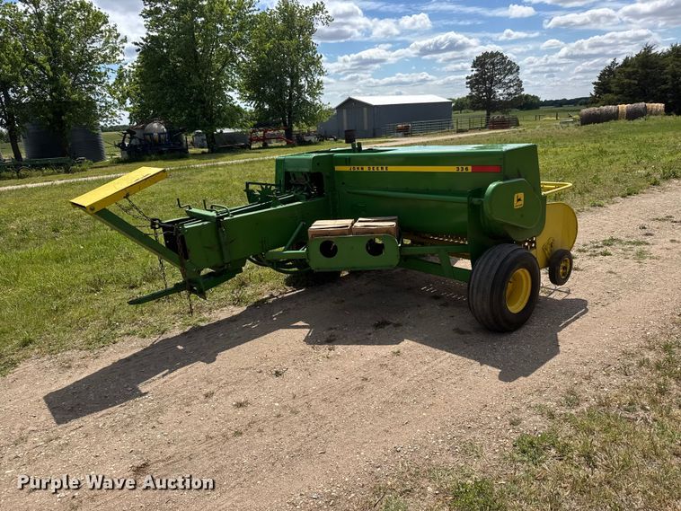 image for item MX9241 John Deere 336 small square baler
