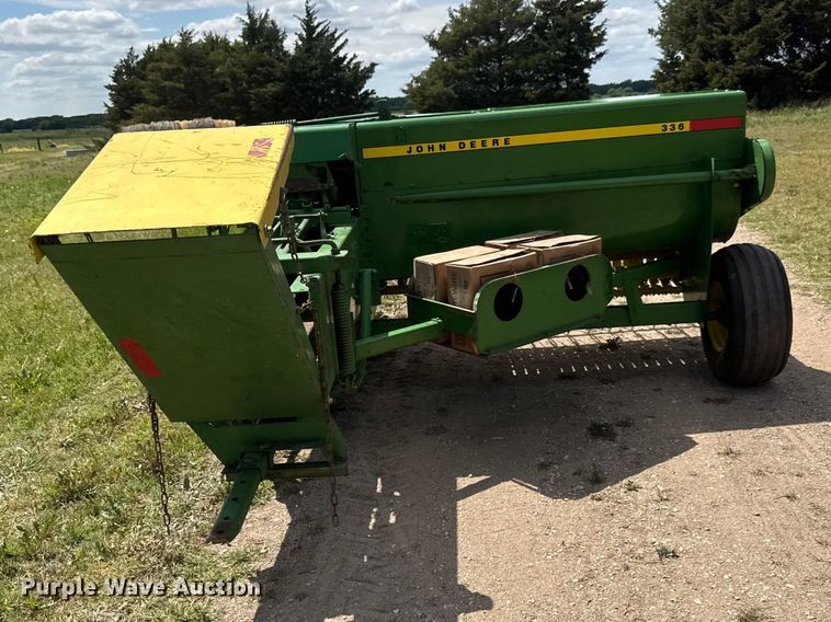 image for item MX9241 John Deere 336 small square baler