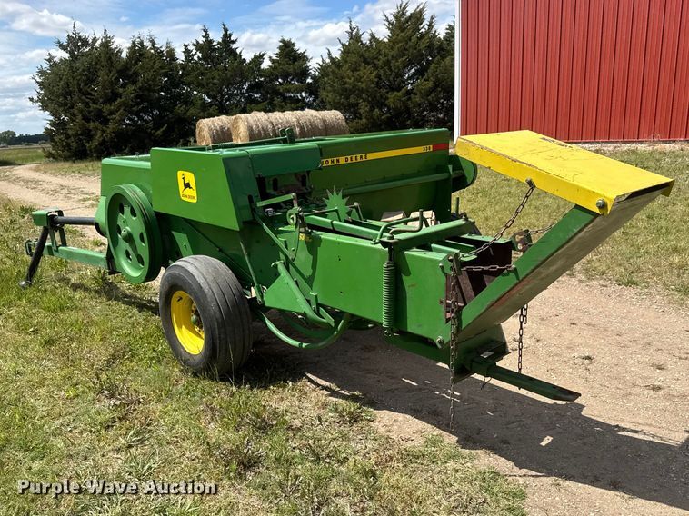 image for item MX9241 John Deere 336 small square baler