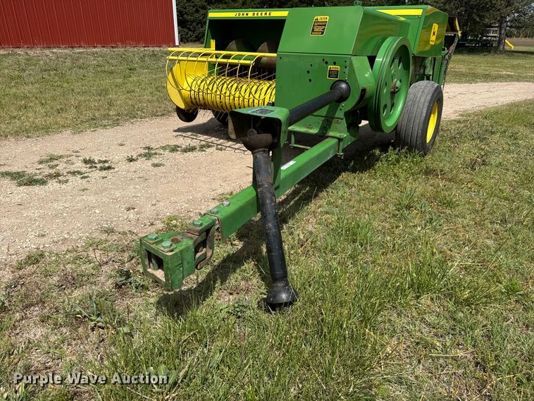 image for item MX9241 John Deere 336 small square baler