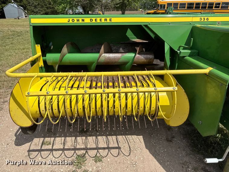 image for item MX9241 John Deere 336 small square baler