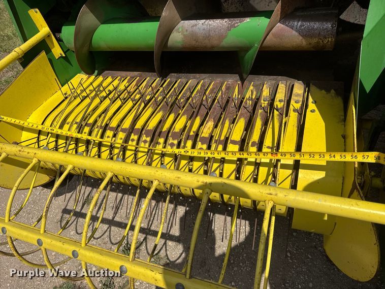 image for item MX9241 John Deere 336 small square baler