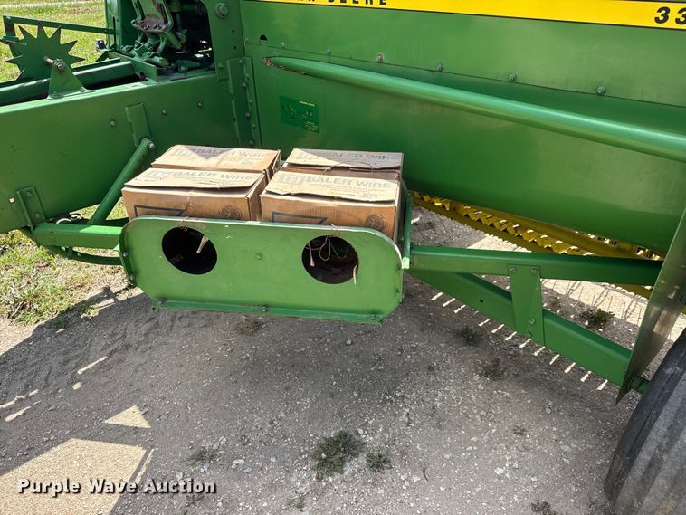 image for item MX9241 John Deere 336 small square baler
