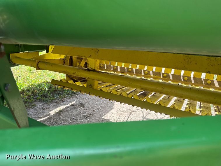 image for item MX9241 John Deere 336 small square baler