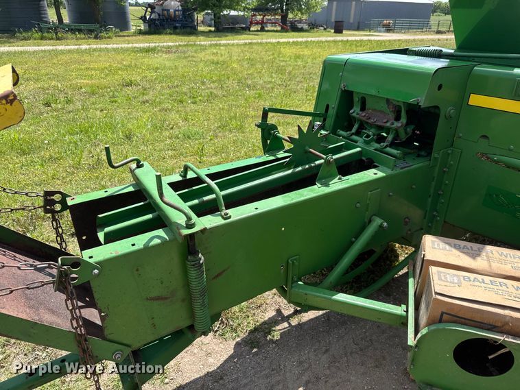 image for item MX9241 John Deere 336 small square baler