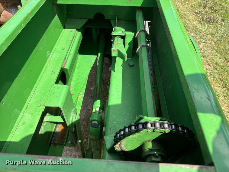 image for item MX9241 John Deere 336 small square baler