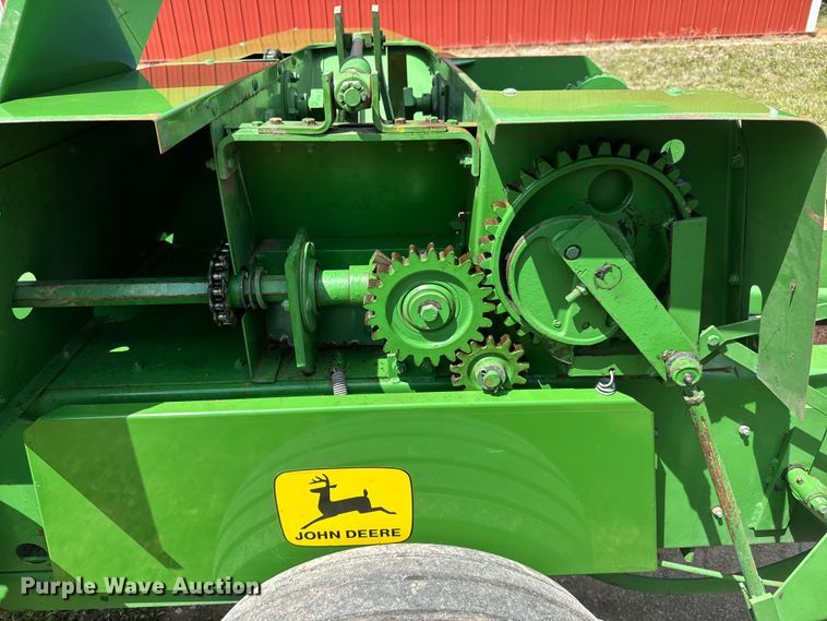 image for item MX9241 John Deere 336 small square baler