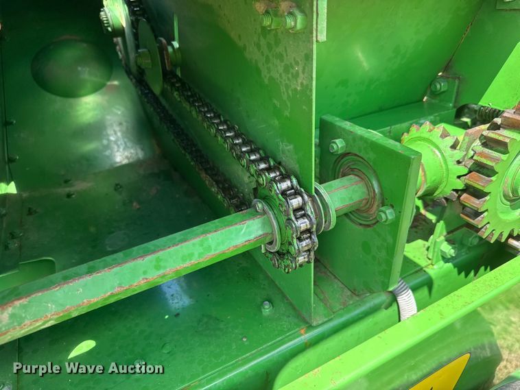 image for item MX9241 John Deere 336 small square baler