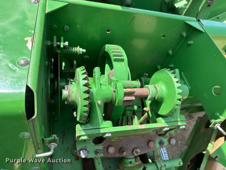 image for item MX9241 John Deere 336 small square baler