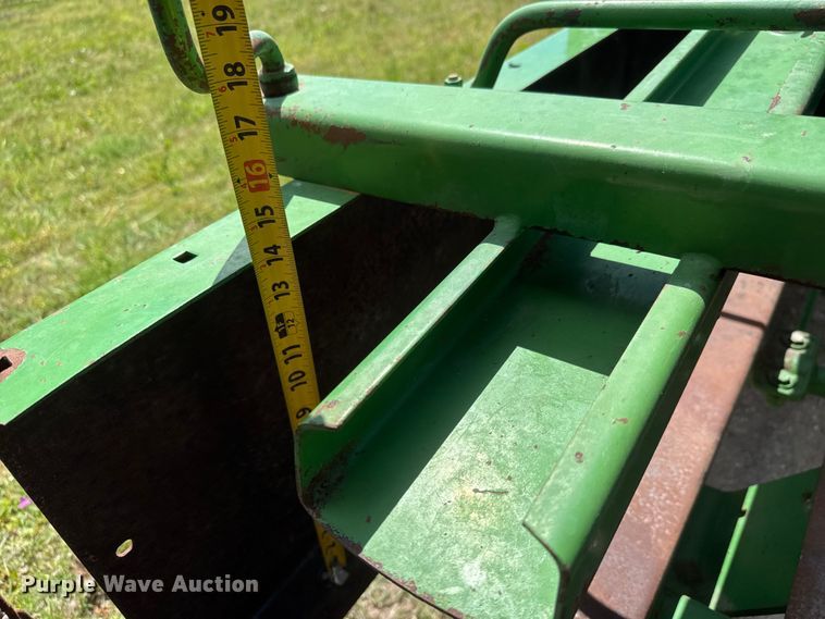 image for item MX9241 John Deere 336 small square baler
