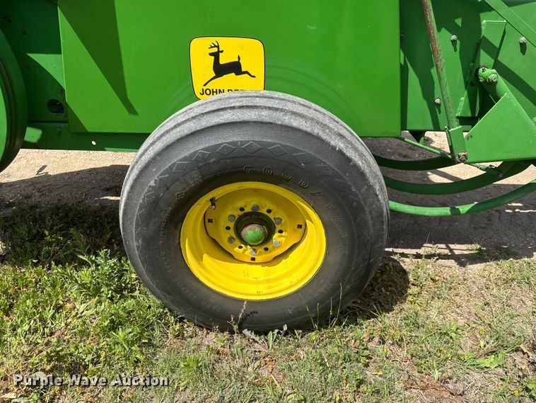 image for item MX9241 John Deere 336 small square baler
