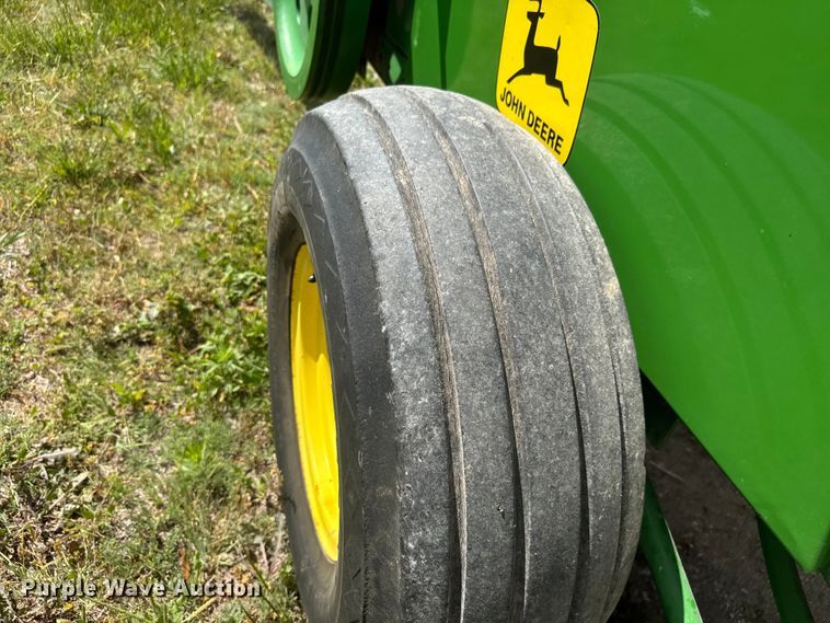 image for item MX9241 John Deere 336 small square baler