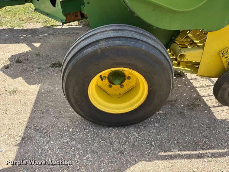 image for item MX9241 John Deere 336 small square baler