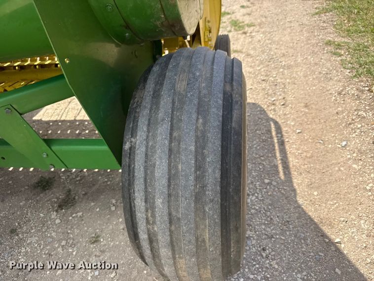 image for item MX9241 John Deere 336 small square baler