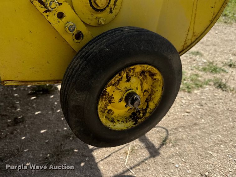 image for item MX9241 John Deere 336 small square baler