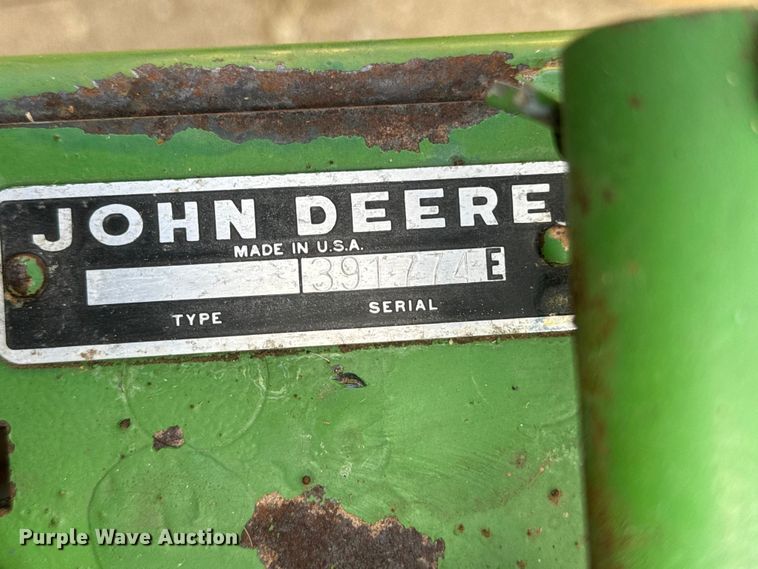 image for item MX9241 John Deere 336 small square baler