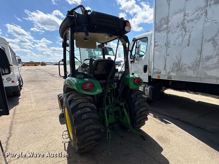 image for item YA3027 2022 John Deere 3033R MFWD tractor