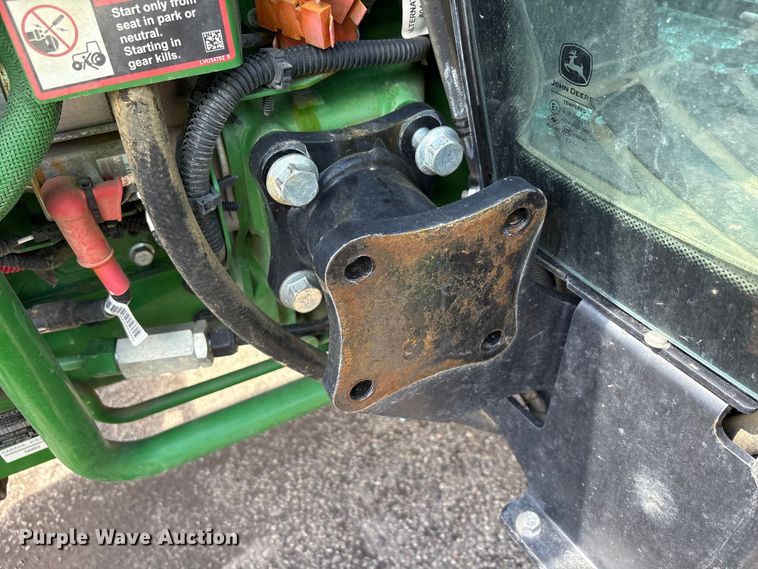 image for item YA3027 2022 John Deere 3033R MFWD tractor